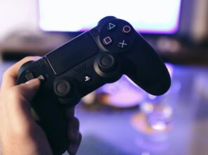 Giv dig selv et hav af spiloplevelser med en PlayStation 4 controller fra Av-Cables.dk