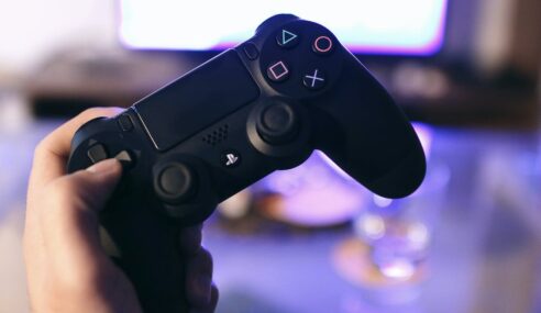 Giv dig selv et hav af spiloplevelser med en PlayStation 4 controller fra Av-Cables.dk