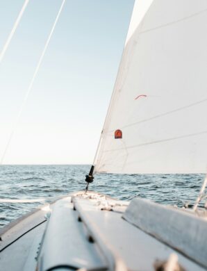Vejlemarineservice.dk er klar med startbatteri til båd, brændstoftank og meget mere