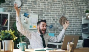 Book et givende foredrag om arbejdsglæde med John Harmsen