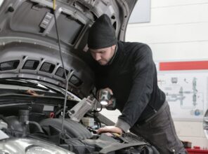 Vejles Auto tilbyder grundigt bremseeftersyn i Vejle